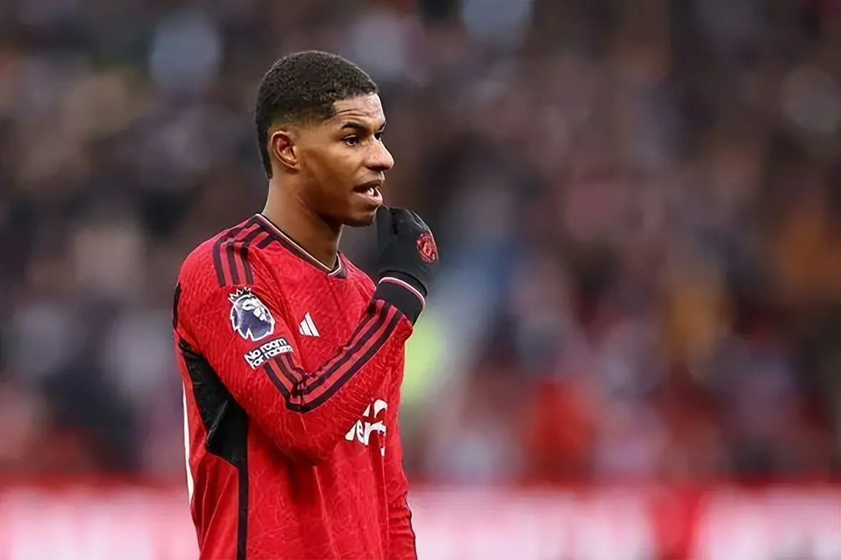 但相应的左, 斯担任中锋