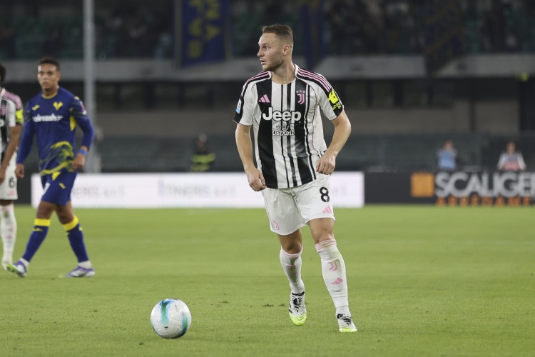 尤文中场库, 库普梅纳斯, 场球员