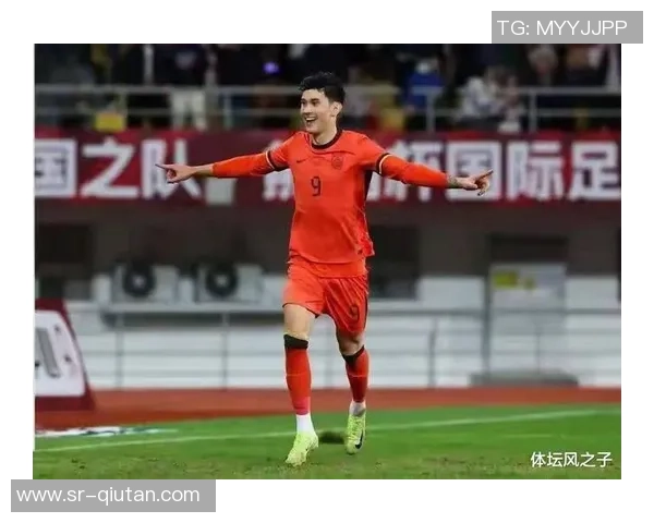 国足一人降服日本球迷，称他又高又帅，打破对我国男足固有形象